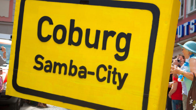 Schild mit der Aufschrift "Coburg Samba-City"