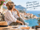 Frau im Urlaub alleine blickt aufs Meer
